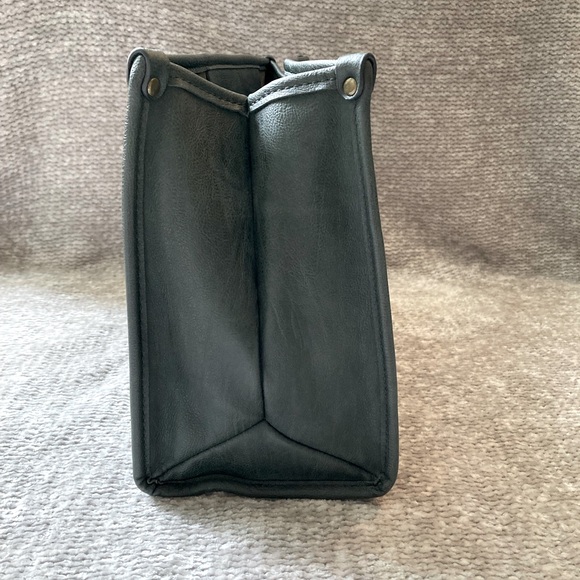 G.H Bass & Co Leather Handbag, Forest Green, Tote, Purse - Picture 7 of 10